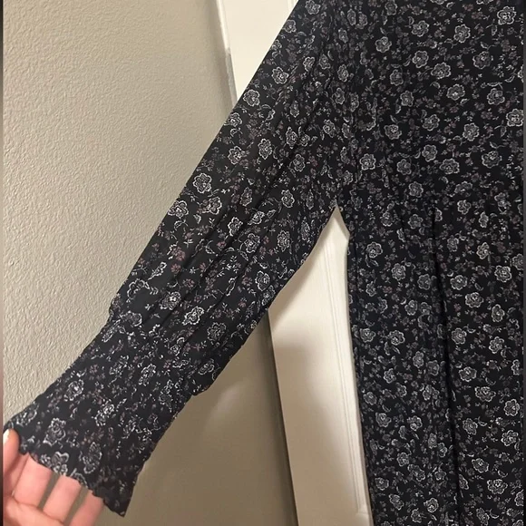 Madewell Enchanted Floral Long Sleeve Georgette V-Neck Tiered Midi Dress - Picture 3 of 7